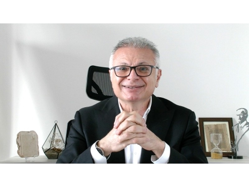 الأخصائي الدكتور إرهان أوزيل، أخصائي الأمراض الباطنية